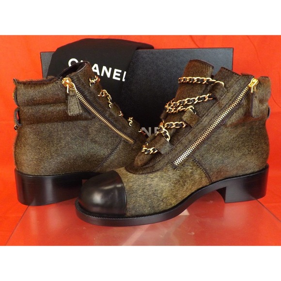 NIB CHANEL BROWN GOLD CHARMS CHAIN BLACK CAP TOE PONY HAIR ANKLE BOOTS 37.5 $2K - Picture 9 of 12